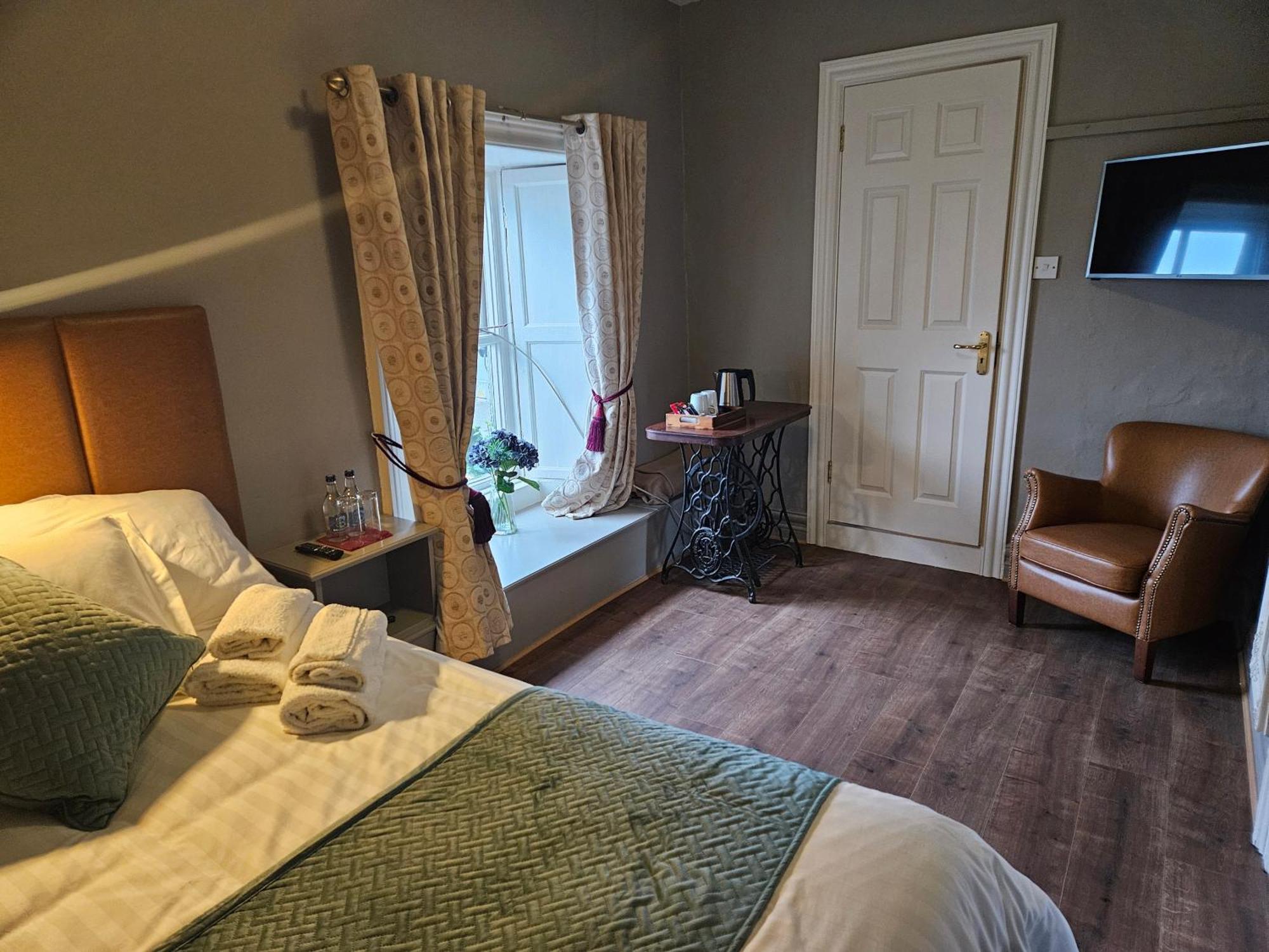 Hotel Bounty Bar Trim Zewnętrze zdjęcie