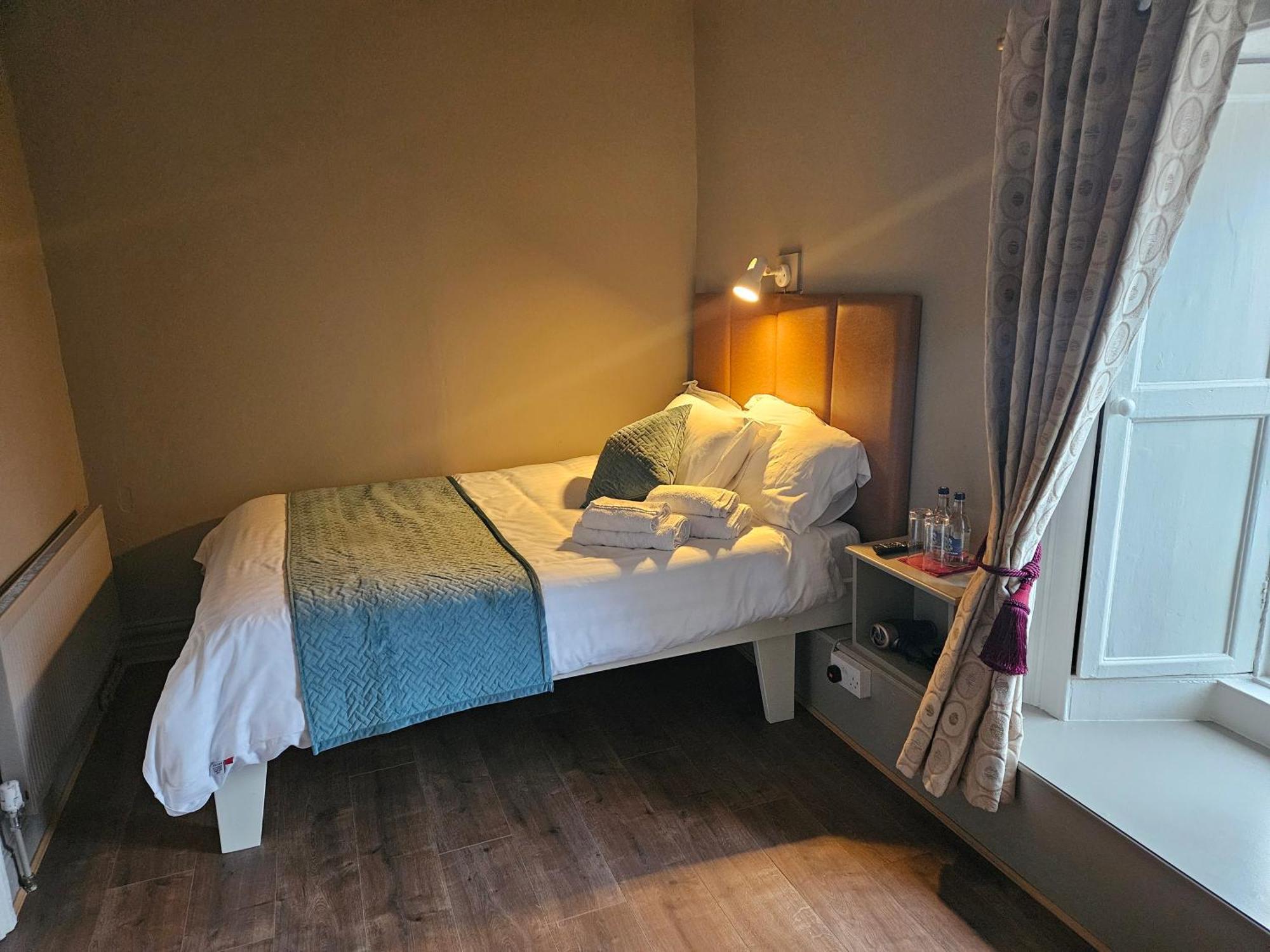 Hotel Bounty Bar Trim Zewnętrze zdjęcie